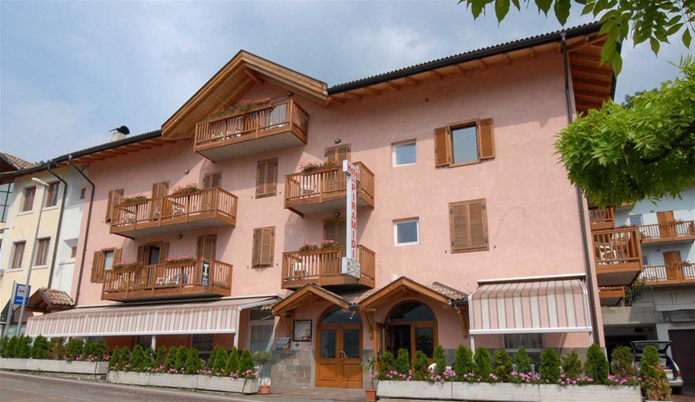 Hotel Alle Piramidi Segonzano Buitenkant foto